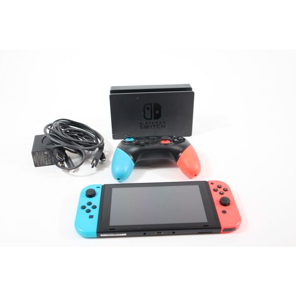 NINTENDO SWITCH - Picture 1 of 2